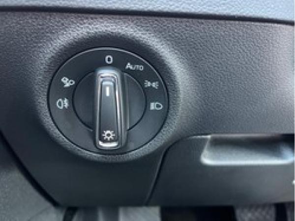 Skoda Karoq Selection Tour 1.5 TSI 110kW DSG - AHK Pano ACC Virtual Cockpit Navi Area View LM MFL Smart Link LED