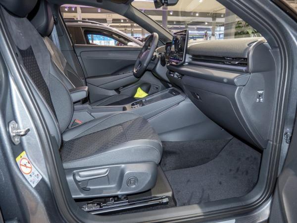 Volkswagen T-Roc R-Line 1.5 l eTSI OPF 7-Gang-Doppelkupplungsgetriebe DSG !!!Nur noch bis Ende März!!! So lange der V