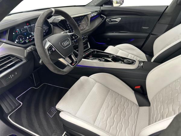 Audi RS e-tron GT *Ice Race Edition*Laser**