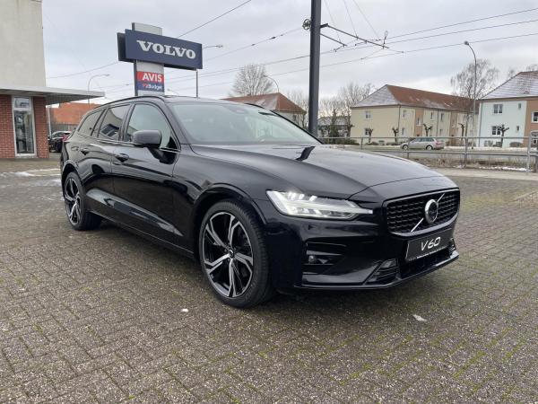 Volvo V60 B4 Plus Dark Pano AHK Sitzbelüft. FahrerAss H&K Sound