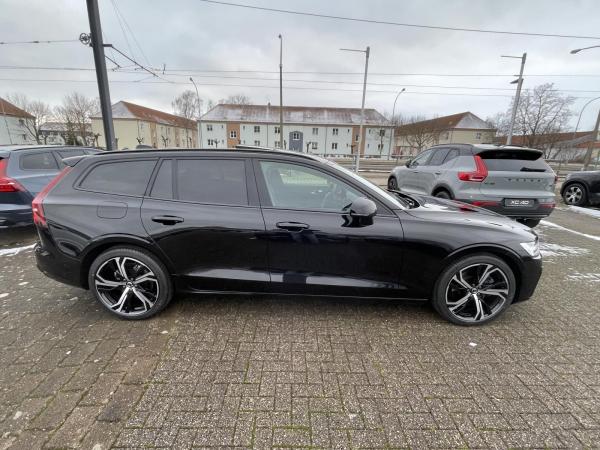 Volvo V60 B4 Plus Dark Pano AHK Sitzbelüft. FahrerAss H&K Sound