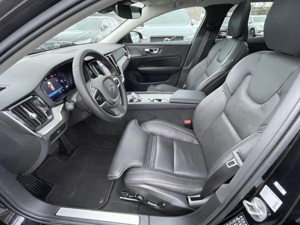 Volvo V60 B4 Plus Dark Pano AHK Sitzbelüft. FahrerAss H&K Sound