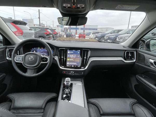 Volvo V60 B4 Plus Dark Pano AHK Sitzbelüft. FahrerAss H&K Sound