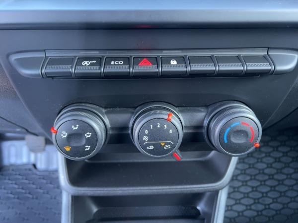 Renault Express 1.3 TCe 100 Basis LED-Tagfahrlicht ABS E