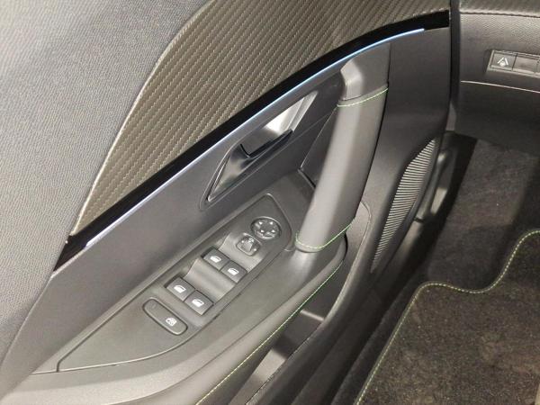 Peugeot 2008 1.2 145 GT ACC+Alcantara+LED+Navi+SHZ+Kam.