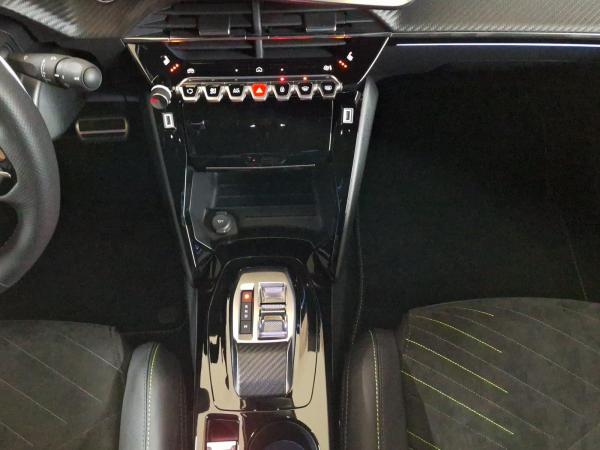 Peugeot 2008 1.2 145 GT ACC+Alcantara+LED+Navi+SHZ+Kam.