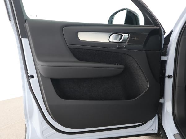 Volvo XC40 B3 Plus Dark ❗❗Lagerwagenabverkauf❗ ❗Ganzjahresbereifung/19"