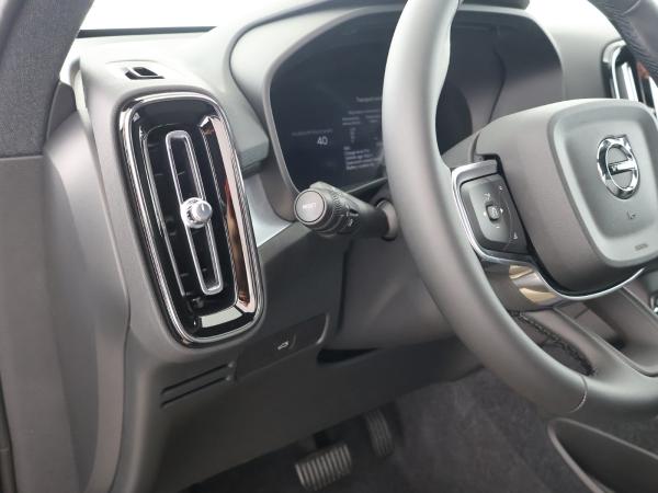 Volvo XC40 B3 Plus Dark ❗❗Lagerwagenabverkauf❗ ❗Ganzjahresbereifung/19"