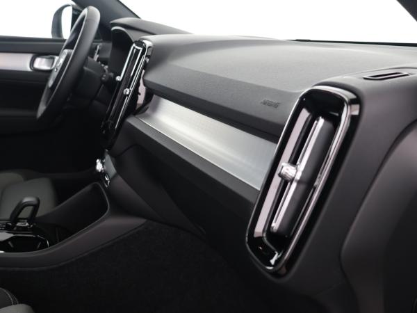 Volvo XC40 B3 Plus Dark ❗❗Lagerwagenabverkauf❗ ❗Ganzjahresbereifung/19"