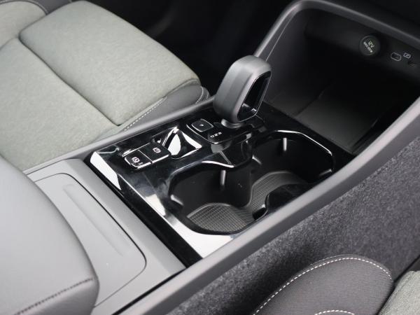 Volvo XC40 B3 Plus Dark ❗❗Lagerwagenabverkauf❗ ❗Ganzjahresbereifung/19"