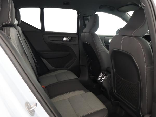 Volvo XC40 B3 Plus Dark ❗❗Lagerwagenabverkauf❗ ❗Ganzjahresbereifung/19"