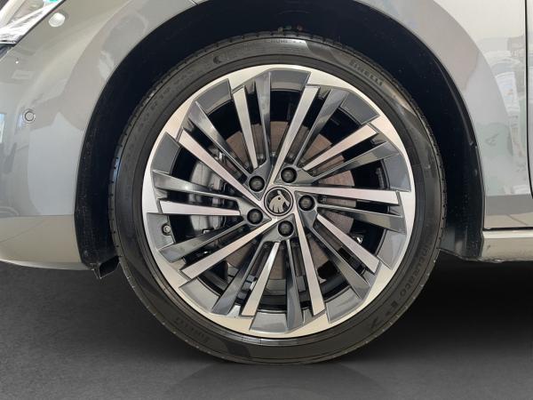 Skoda Superb Combi L&K 2.0 TSI 4x4 AHK PANO NAVI