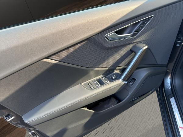 Audi Q2 S line 35 TDI quattro / COMPETITION / NAVI / MATRIX / PANO / SONOS / ASSISTENZPAKETAHK /