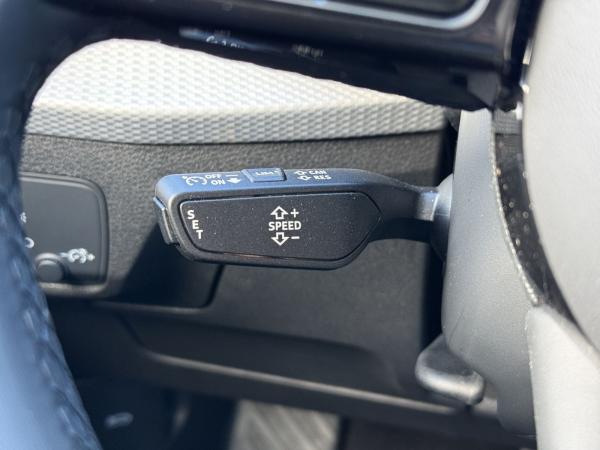 Audi Q2 35 TDI S tronic advanced NAVI+LED