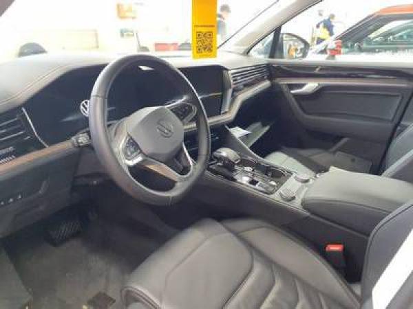 Volkswagen Touareg Elegance 4Motion 3.0 TDI 170kW - HD-Matrix AHK IQ Drive SHZ DAB+ Navi Rear View Park Assist LM