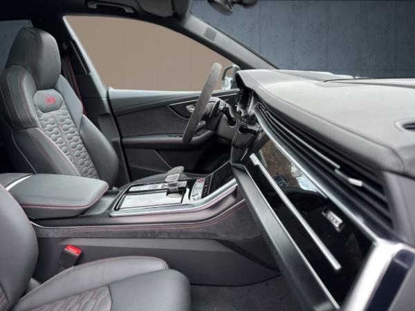 Audi RS Q8 performance TFSI quattro ⇒ exclusive Lack ⇒ 305 km/h max ⇒ HUD ⇒ Standheizung Audi RS Q8 performance TFSI quattro ⇒ exclusive Lack ⇒ 305 km/h max ⇒ HUD ⇒ Standheizung