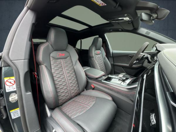 Audi RS Q8 performance TFSI quattro ⇒ exclusive Lack ⇒ 305 km/h max ⇒ HUD ⇒ Standheizung Audi RS Q8 performance TFSI quattro ⇒ exclusive Lack ⇒ 305 km/h max ⇒ HUD ⇒ Standheizung