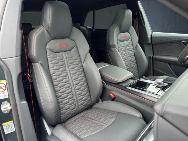 Audi RS Q8 performance TFSI quattro ⇒ exclusive Lack ⇒ 305 km/h max ⇒ HUD ⇒ Standheizung Audi RS Q8 performance TFSI quattro ⇒ exclusive Lack ⇒ 305 km/h max ⇒ HUD ⇒ Standheizung