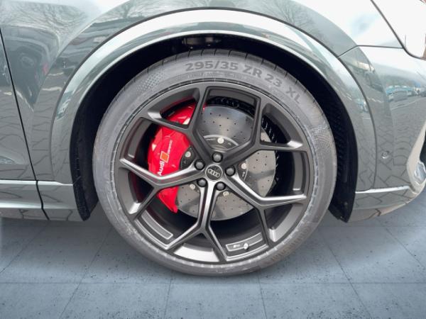 Audi RS Q8 performance TFSI quattro ⇒ exclusive Lack ⇒ 305 km/h max ⇒ HUD ⇒ Standheizung Audi RS Q8 performance TFSI quattro ⇒ exclusive Lack ⇒ 305 km/h max ⇒ HUD ⇒ Standheizung