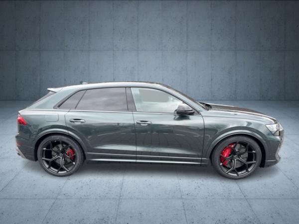 Audi RS Q8 performance TFSI quattro ⇒ exclusive Lack ⇒ 305 km/h max ⇒ HUD ⇒ Standheizung Audi RS Q8 performance TFSI quattro ⇒ exclusive Lack ⇒ 305 km/h max ⇒ HUD ⇒ Standheizung