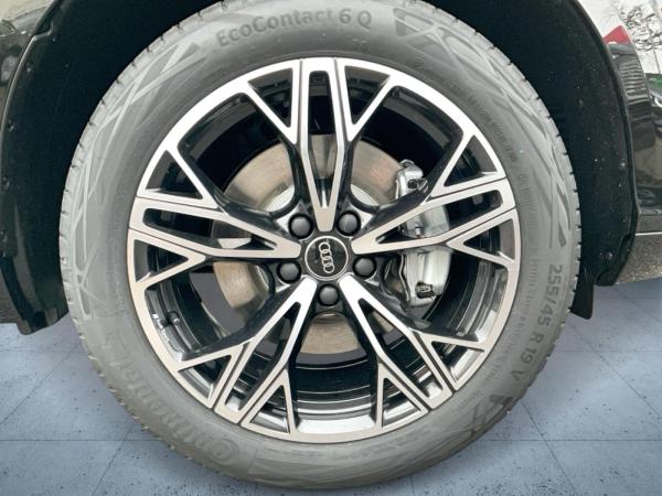 Audi Q3 Sportback e-hybrid S tr. LED 19 FLA Cam ParkA