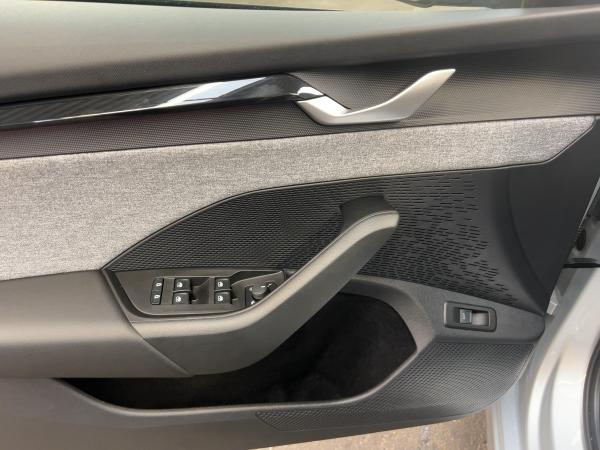 Skoda Octavia COMBI 2.0 TDI SELEKTION DSG AHK PANORAMA