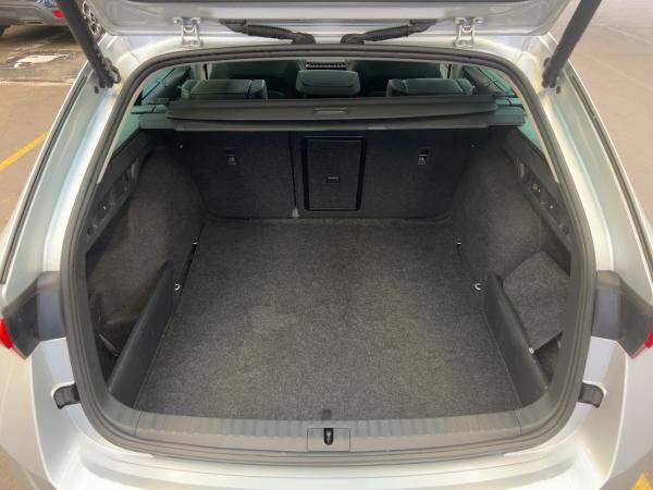 Skoda Octavia COMBI 2.0 TDI SELEKTION DSG AHK PANORAMA