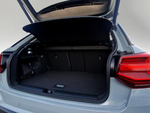 Audi Q2 35 TFSI advanced AHK RKAM MATRIX STANDHZG NAV