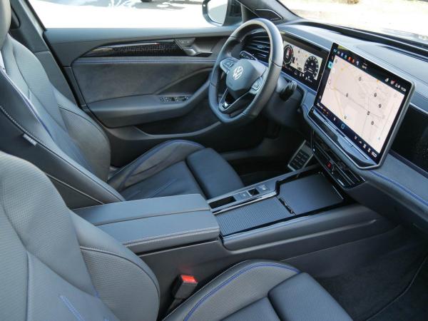 Volkswagen Passat R-Line 1.5 eHybrid DSG Navi AHK Kamera Matrix