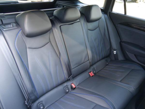 Volkswagen Passat R-Line 1.5 eHybrid DSG Navi AHK Kamera Matrix