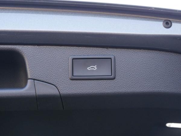 Volkswagen Passat R-Line 1.5 eHybrid DSG Navi AHK Kamera Matrix