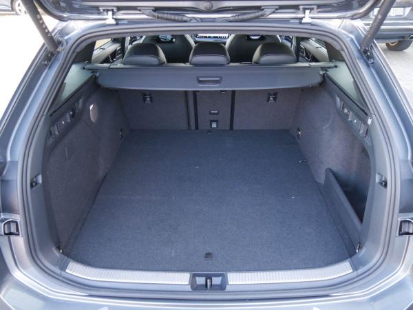 Volkswagen Passat R-Line 1.5 eHybrid DSG Navi AHK Kamera Matrix