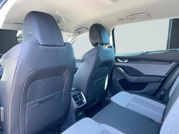 Skoda Octavia Combi 2.0 TDI ACC MATRIX 360° KAMERA AHK *GEWERBE*