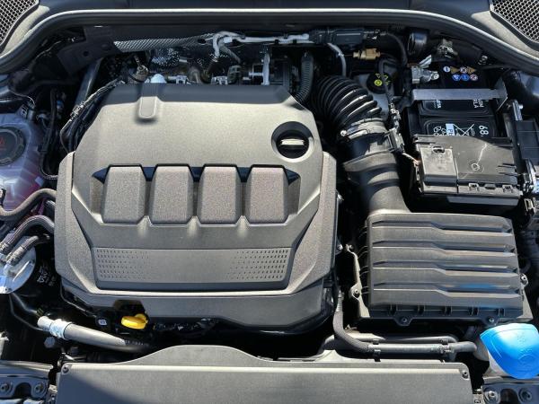 Skoda Octavia Combi 2.0 TDI ACC MATRIX 360° KAMERA AHK *GEWERBE*