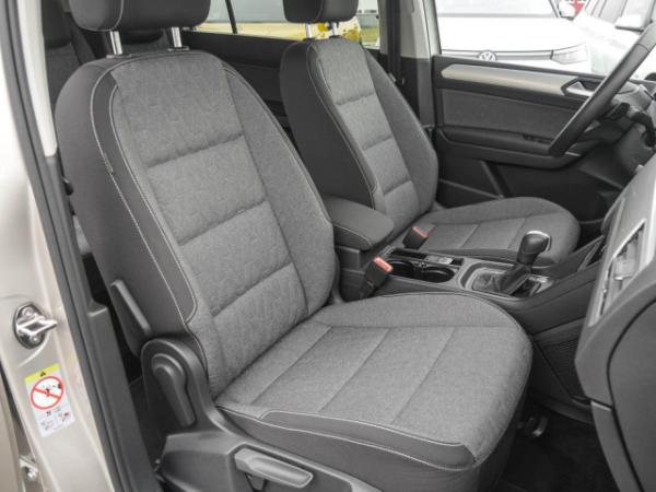 Volkswagen Touran MOVE 1.5 TSI DSG Navi Kamera 7-Sitzer beheiz. Frontscheibe
