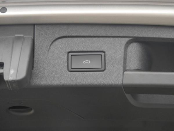 Volkswagen Touran MOVE 1.5 TSI DSG Navi Kamera 7-Sitzer beheiz. Frontscheibe