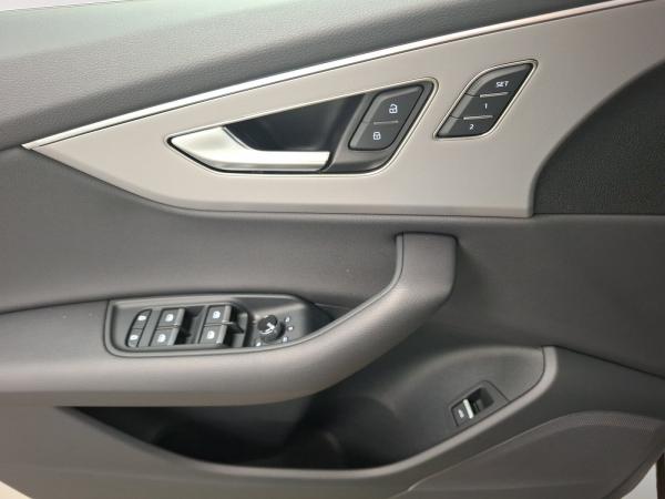 Audi Q8 50 TDI quattro AHK/Optik Schw/Pano/LuftFW