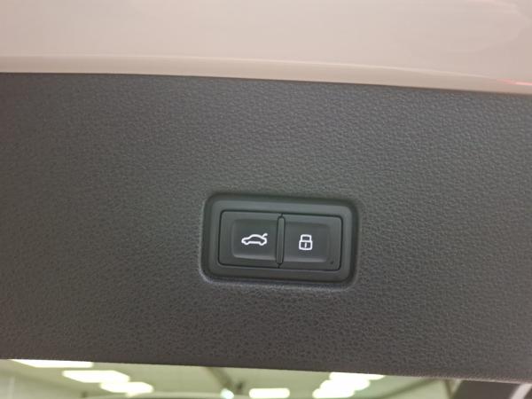 Audi Q8 50 TDI quattro AHK/Optik Schw/Pano/LuftFW