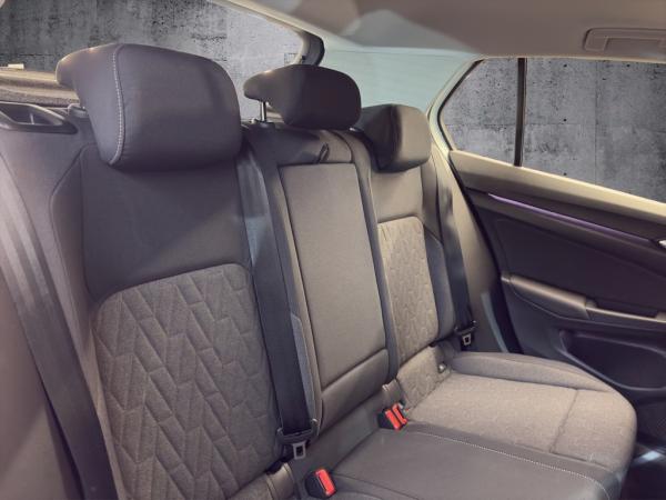 Volkswagen Golf 1.5 eTSI Life DSG - Pano+Head-Up