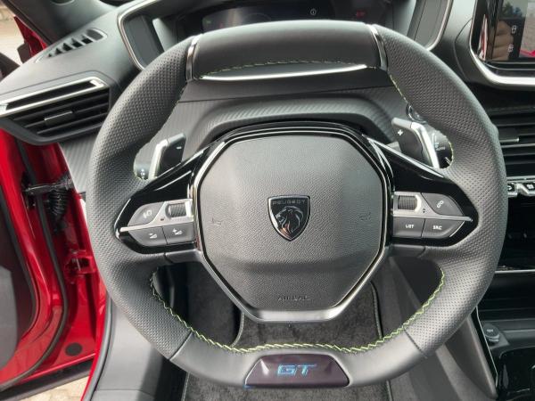 Peugeot 2008 1.2 145 GT ACC+Alcantara+LED+Navi+SHZ+Kam.