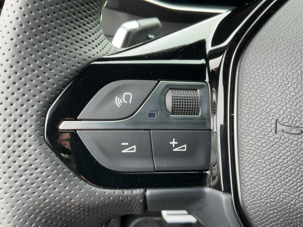 Peugeot 2008 1.2 145 GT ACC+Alcantara+LED+Navi+SHZ+Kam.