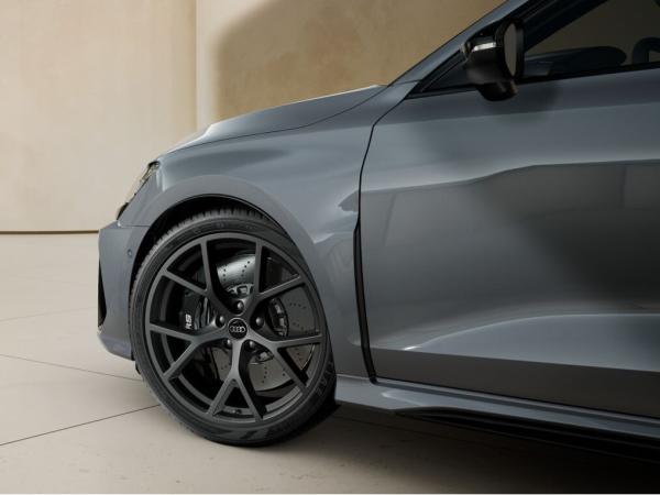 Audi RS3 Sportback *HUD/MATRIX/PANO/RS AGA/SCHALE/GAR.*