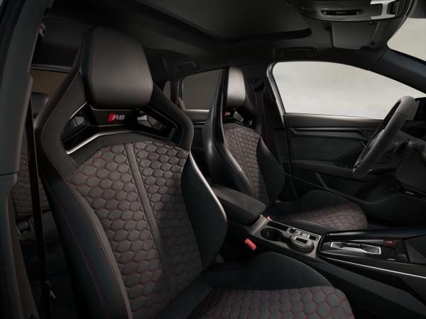 Audi RS3 Sportback *HUD/MATRIX/PANO/RS AGA/SCHALE/GAR.*