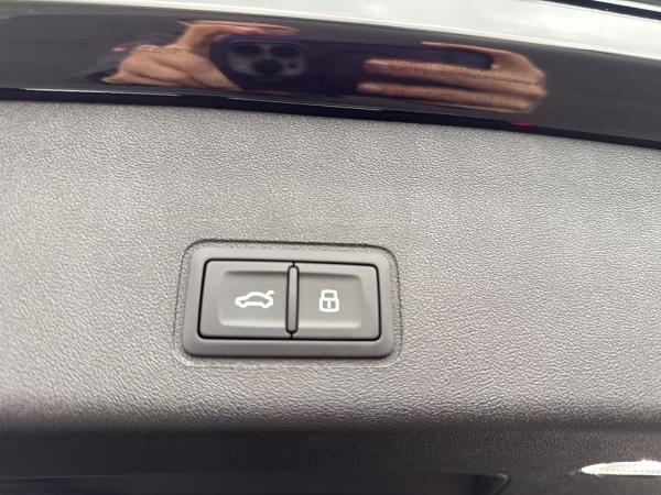 Audi Q3 SUV e-hybrid S tr. LED FLA 19 ACC 360 ParkAss