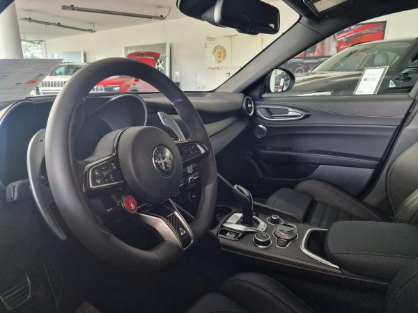 Alfa Romeo Giulia QUADRIFOGLIO 2.9 V6 Bi-Turbo 382 kW (520 PS) AT8 Akrapovic Roso Etna