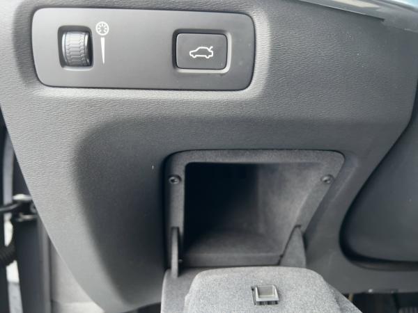 Volvo V90 D4 Momentum SHZ PDC LED LEDER