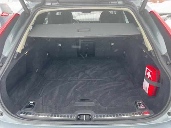 Volvo V90 D4 Momentum SHZ PDC LED LEDER