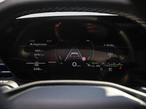 Audi Q6 e-tron Sportback edition one grey Matrix AHK