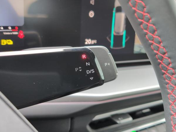 Audi Q3 e-hybrid 200 kW S tronic *S line Interieur*Lenkradheizung* Fernlichtassistent*