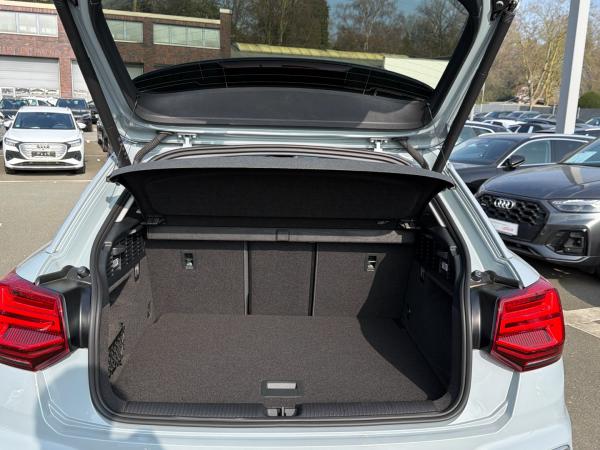 Audi Q2 Advanced 35 TFSI S tronic MMI Matrix AHK